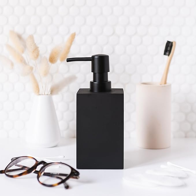 Matte Black Square Soap Dispenser for Kitchen & Bathroom – 15 oz Refillable Resin Pump Bottle for Dish Soap, Hand Soap, Shampoo, Conditioner – Modern Countertop Dispenser with Non-Slip Protective Pads