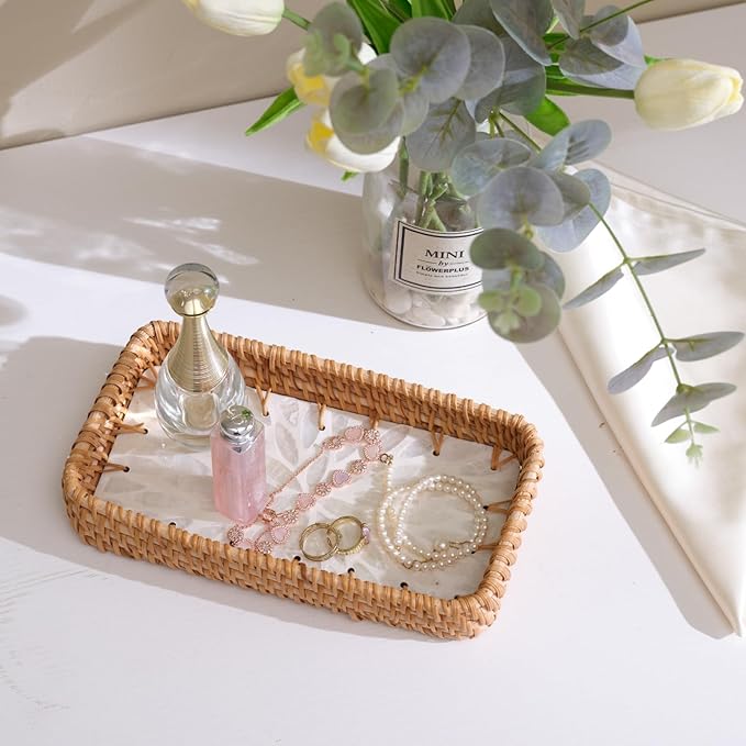 YANGQIHOME Jewelry Tray, Rattan Jewelry Organizer with White Leaf Base â Decorative Jewelry Organizer Dish for Rings, Watches, Keys â Ideal for Bedroom, Living Room, Entryway, Natural