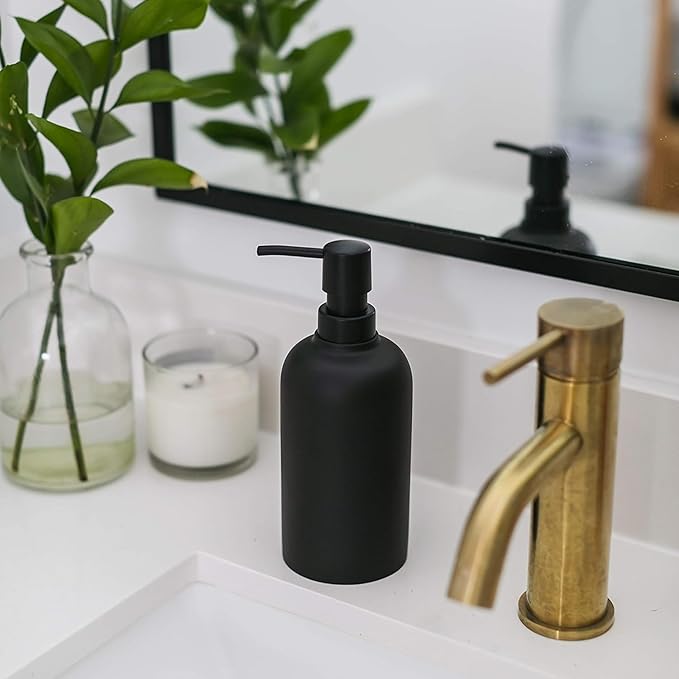 Matte Black Round Soap Dispenser for Kitchen & Bathroom – 15 oz Refillable Resin Pump Bottle for Dish Soap, Hand Soap, Shampoo, Conditioner – Modern Countertop Dispenser with Non-Slip Protective Pads